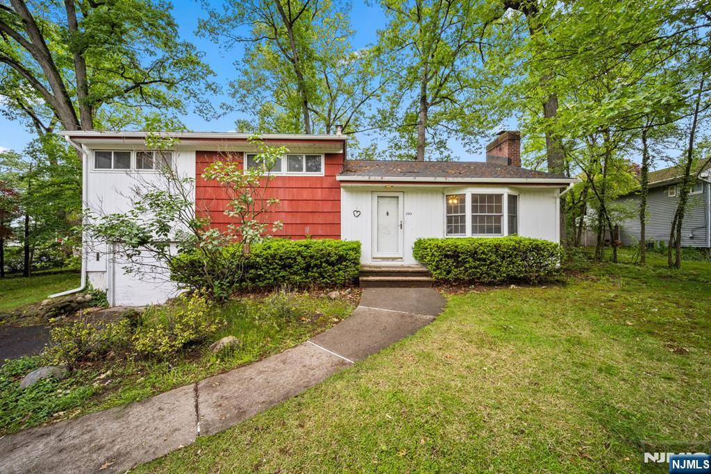 180 Busteed DR, Midland Park, NJ 07432