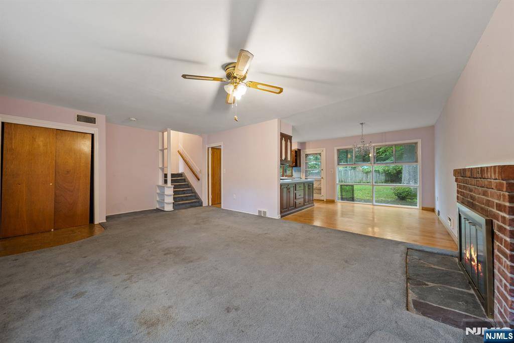 Midland Park, NJ 07432,180 Busteed DR