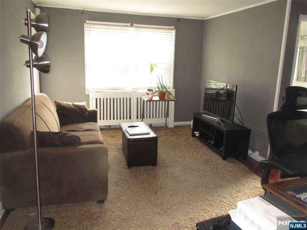 Rutherford, NJ 07070,118 Hastings AVE #B