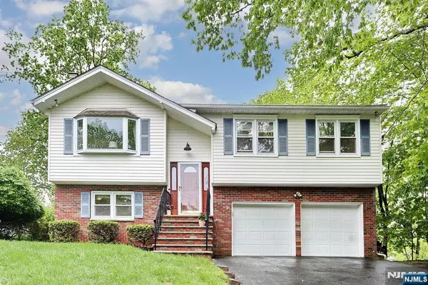 70 McNomee ST, Oakland, NJ 07436