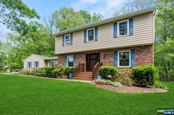 9 Carteret ST, West Milford, NJ 07480