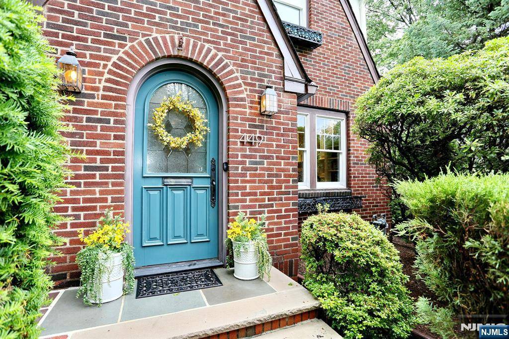Ridgewood, NJ 07450,449 Meadowbrook AVE