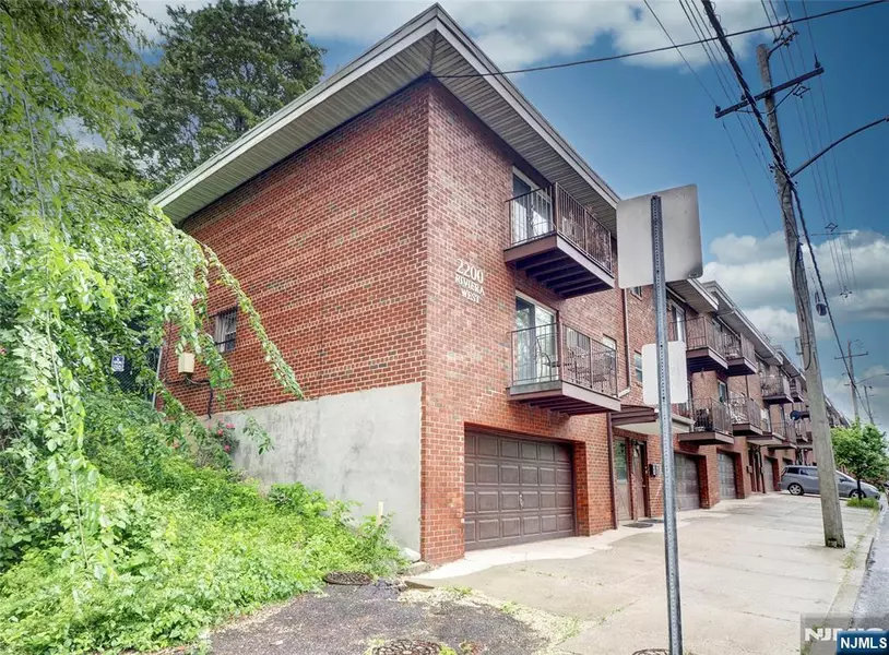 2200 Paterson Plank RD #19, North Bergen, NJ 07047