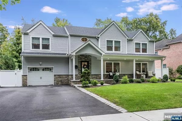 61 Ferndale RD, Paramus, NJ 07652