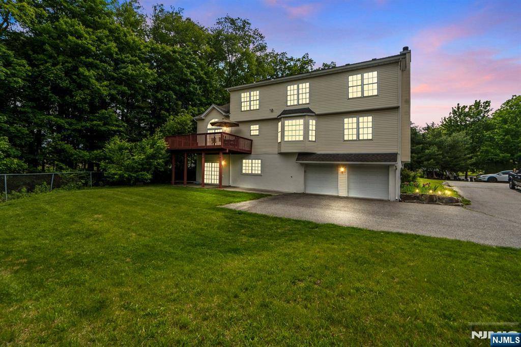 West Milford, NJ 07480,1731 Macopin RD