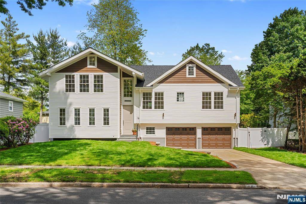16 Coles CT, River Edge, NJ 07661