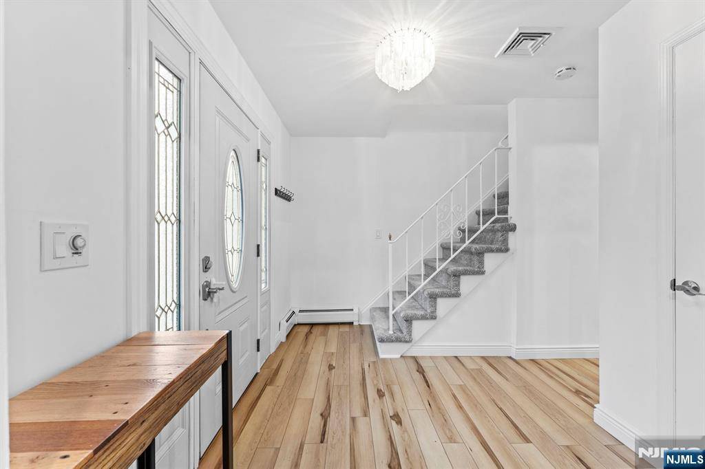 River Edge, NJ 07661,4 Kimberly WAY