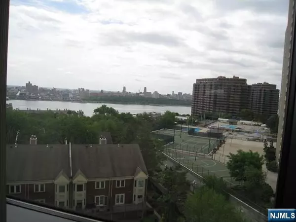 Fort Lee, NJ 07024,800 palisade AVE #802
