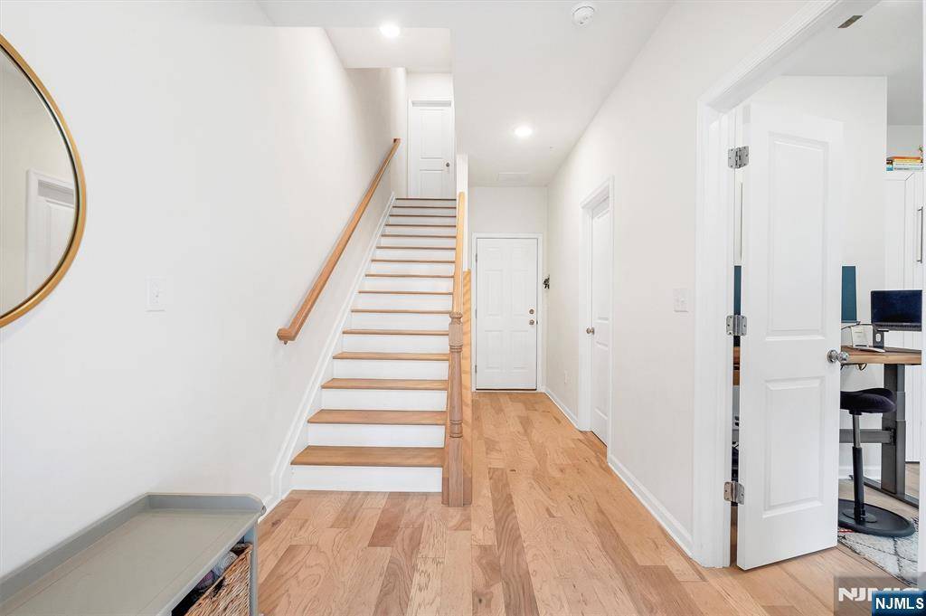 Fair Lawn, NJ 07410,83 Landmark LN