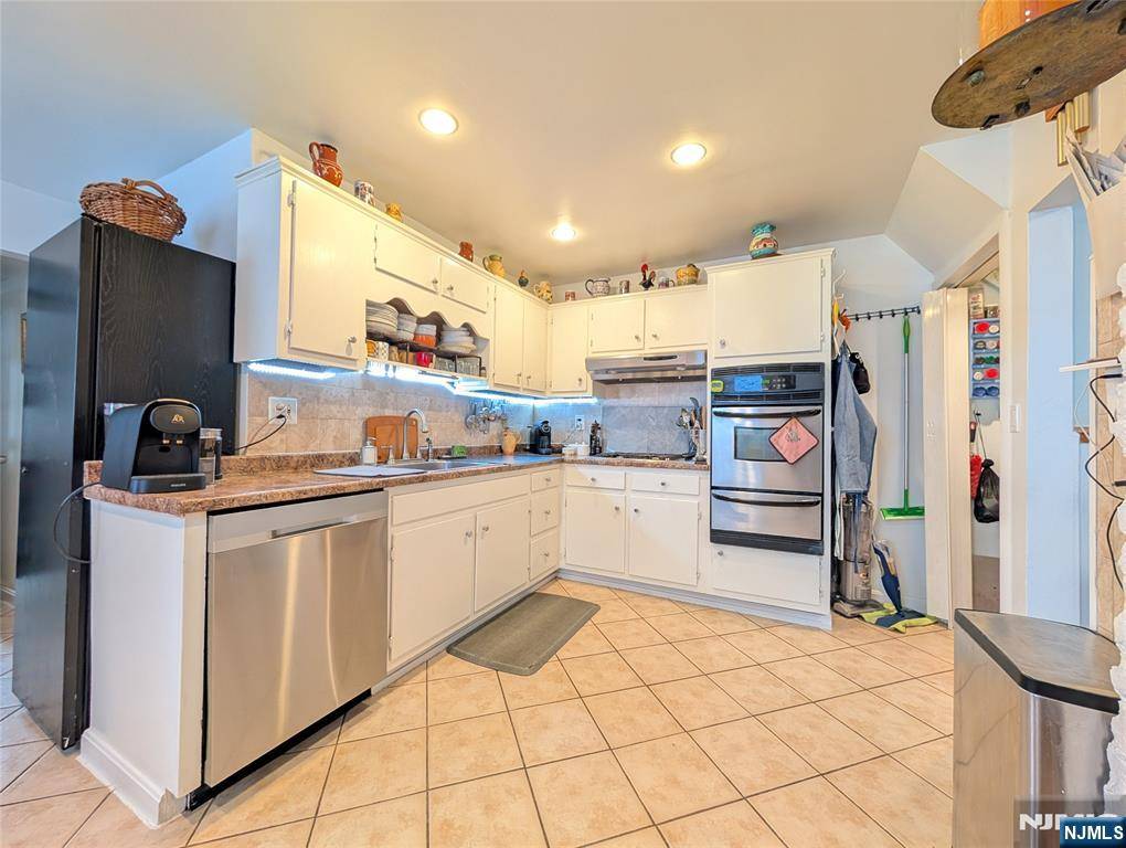 Harrison, NJ 07029,717 Warren ST