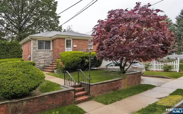 Fort Lee, NJ 07024,300 Mohegan WAY