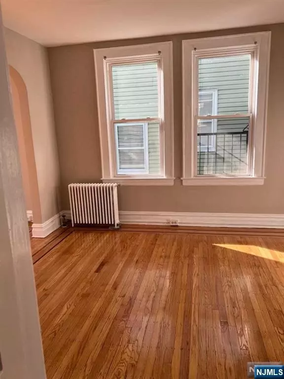 Kearny, NJ 07032,271 Davis AVE #2