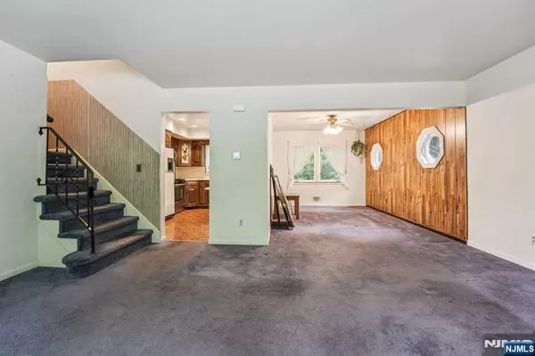 Bergenfield, NJ 07621,69 Bogert PL