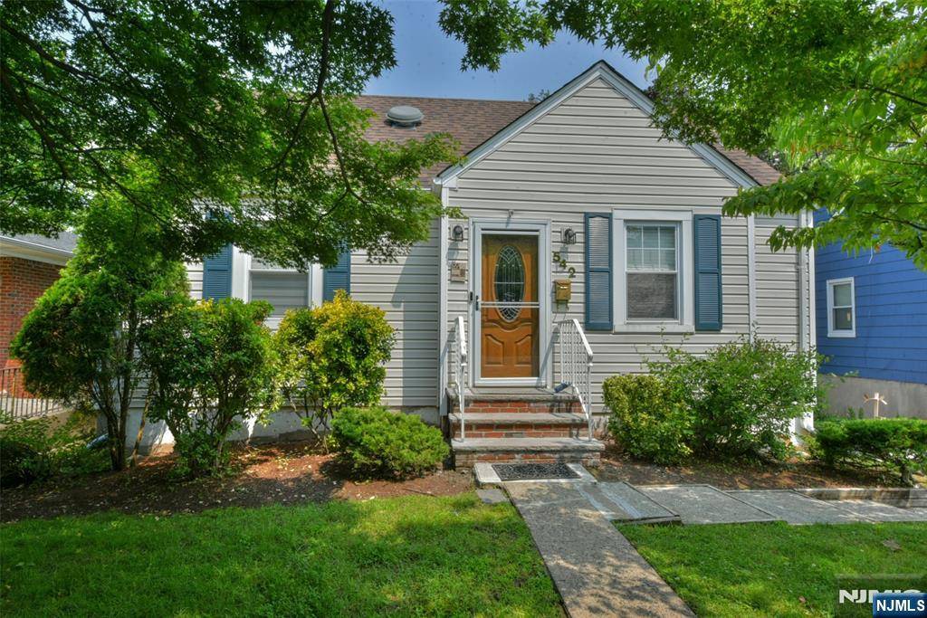 542 Coolidge PL, Paramus, NJ 07652