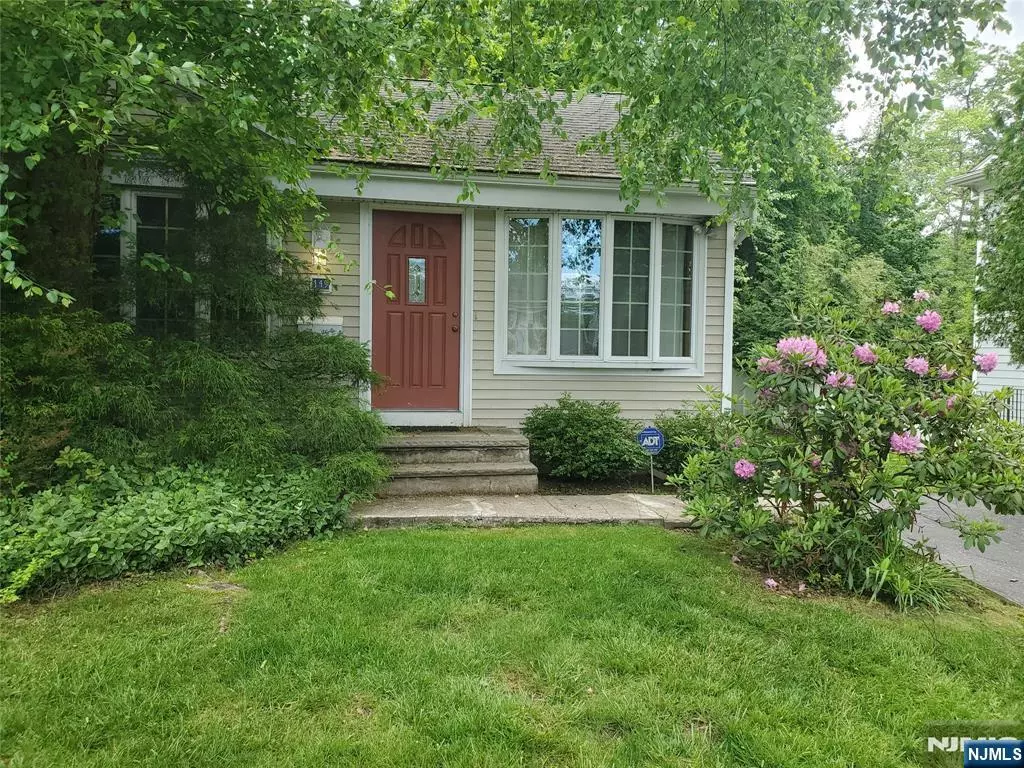Cresskill, NJ 07626,149 Heatherhill RD