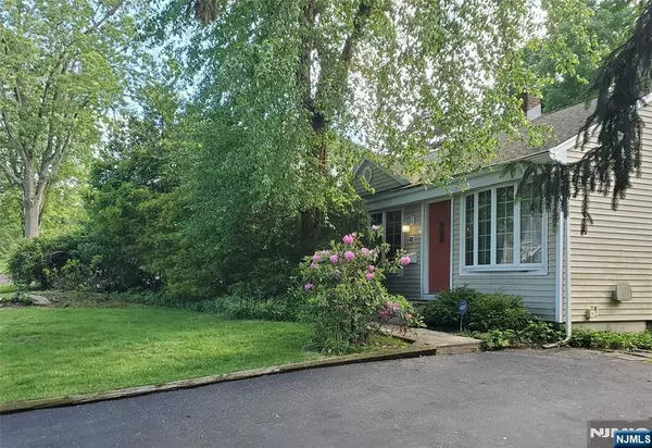 Cresskill, NJ 07626,149 Heatherhill RD