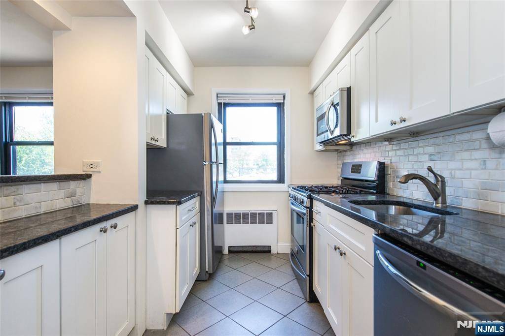 Fort Lee, NJ 07024,2333 Hudson TER #A4