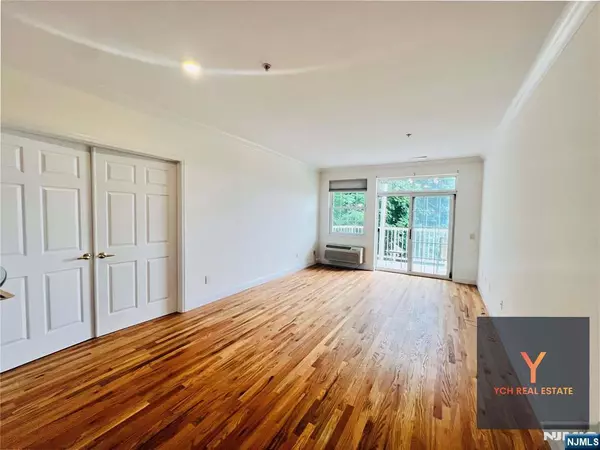 Edgewater, NJ 07020,1100 River RD #206