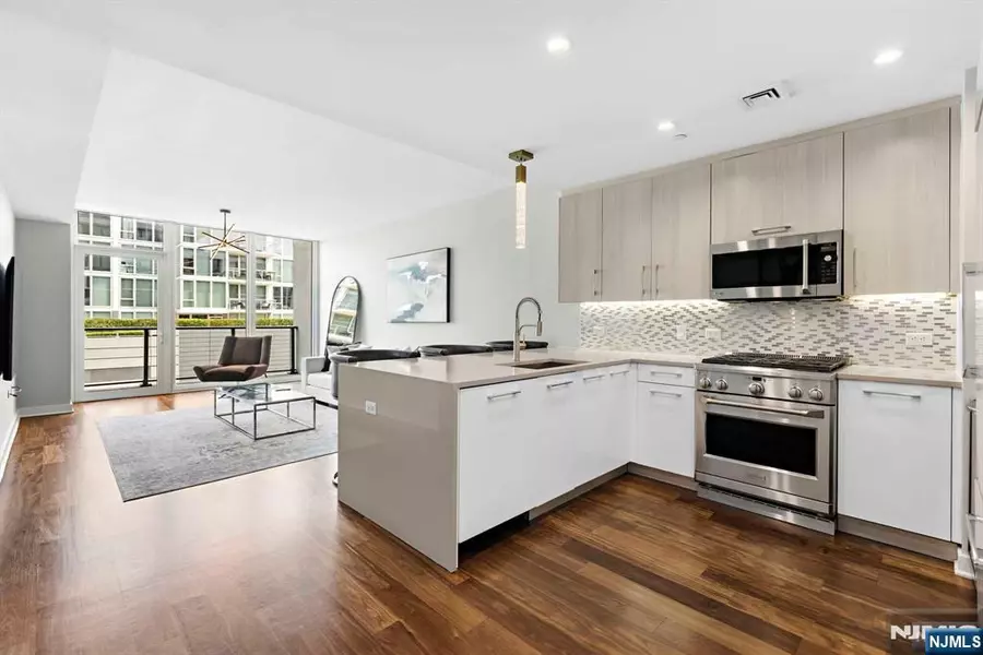 1200 Avenue Port Imp #305, Weehawken, NJ 07086