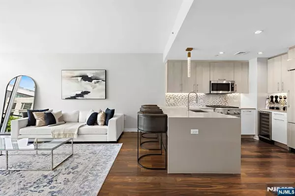 Weehawken, NJ 07086,1200 Avenue Port Imp #305