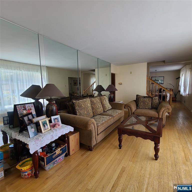 Ridgefield, NJ 07657,792 Kingsland AVE