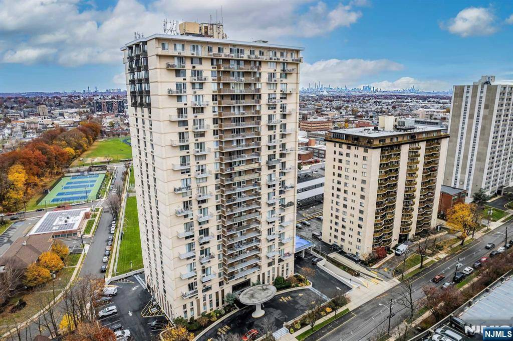 Hackensack, NJ 07601,160 Overlook AVE #17D