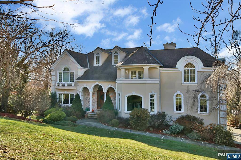 4 Vizcaya CT, Wayne, NJ 07470