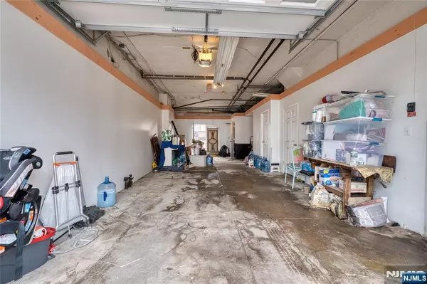 Fairview, NJ 07022,390 Delano PL