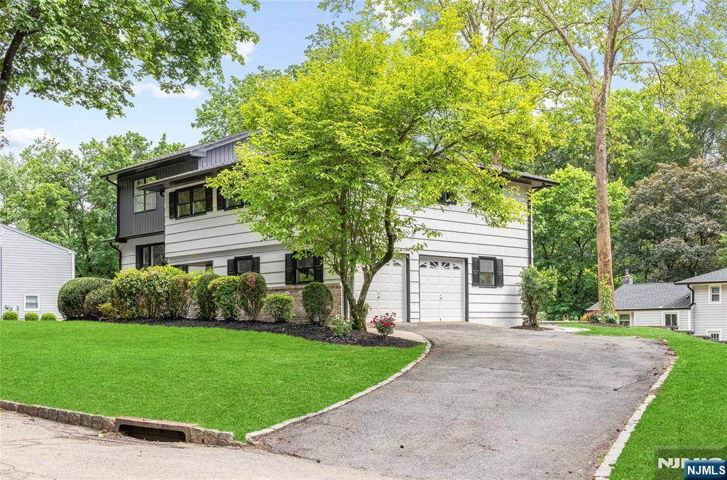 Madison Borough, NJ 07940,9 Stonehedge LN