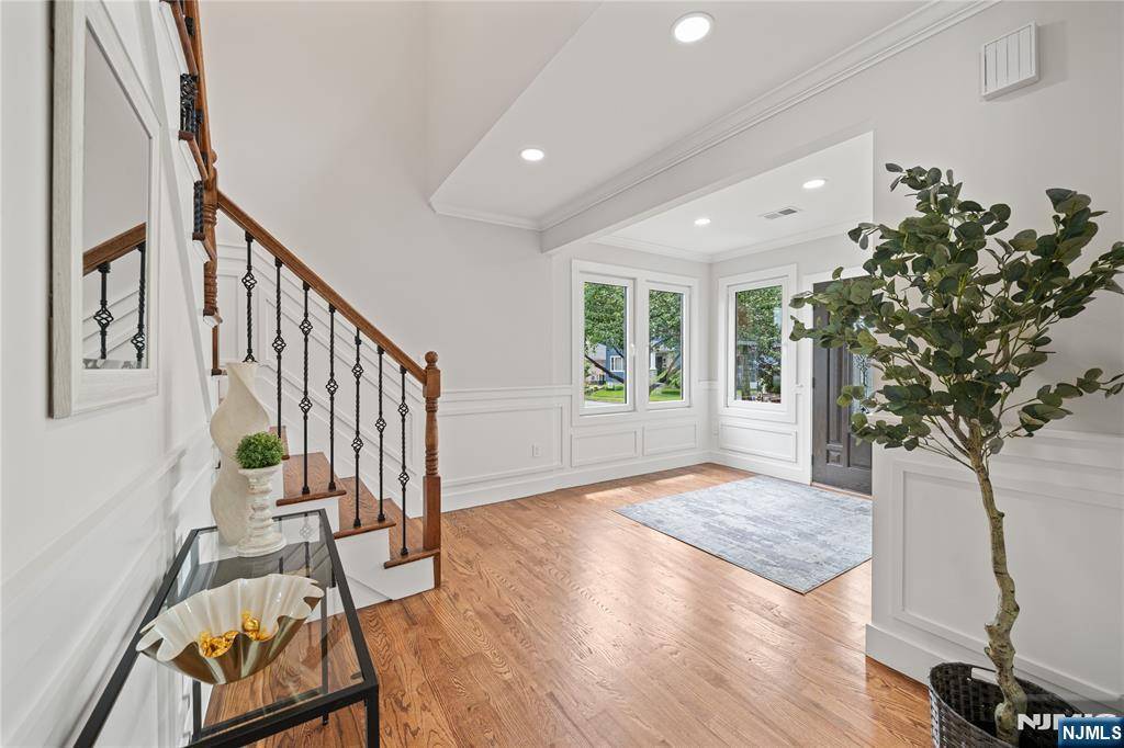 Fair Lawn, NJ 07410,25 Albert