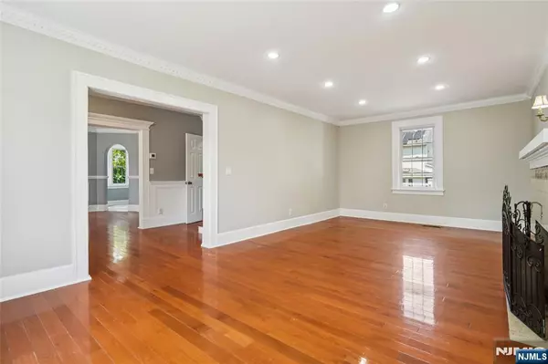 Teaneck, NJ 07666,217 Grayson PL