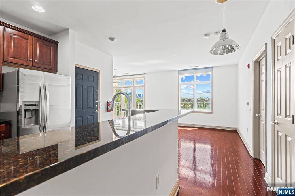 North Bergen, NJ 07047,7400 River RD #304