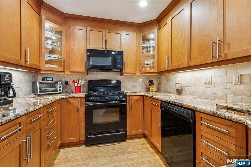 Teaneck, NJ 07666,77 Bennett RD