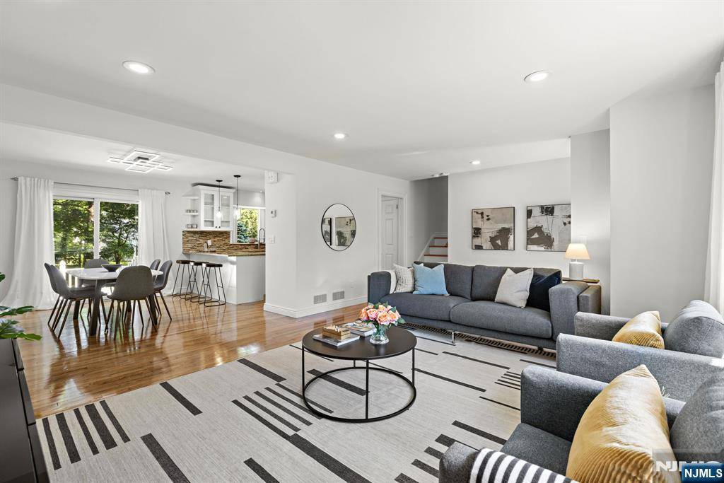 Tenafly, NJ 07670,26 Clover ST