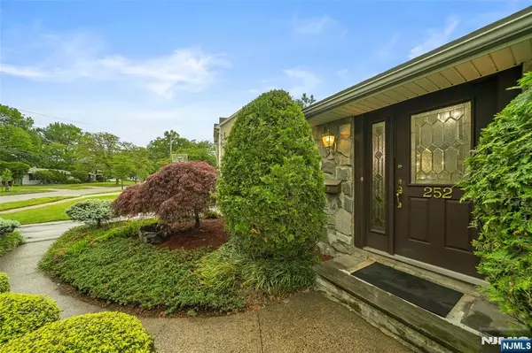 River Edge, NJ 07661,252 Oak AVE