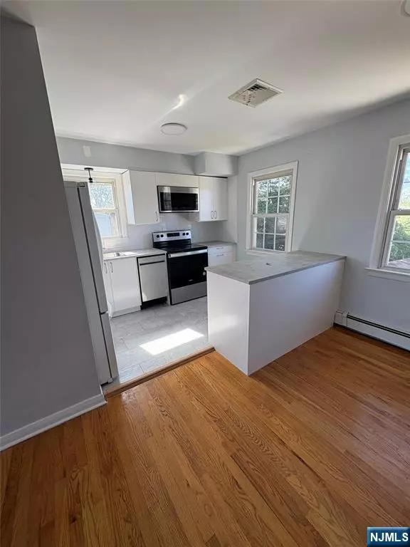 Saddle Brook, NJ 07663,497 Dewey AVE #2