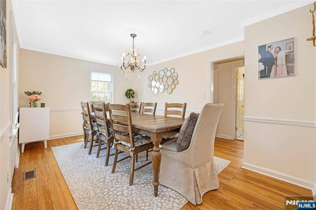 Glen Rock, NJ 07452,125 Greenway RD