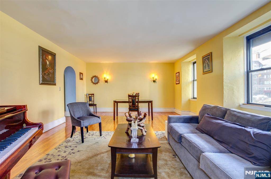 Newark, NJ 07104,363-37 Mount Prospect #2AW