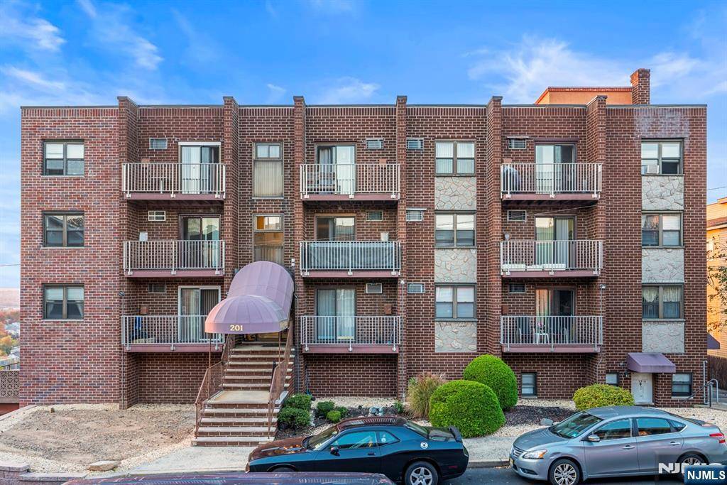 Palisades Park, NJ 07650,201 12th ST #20