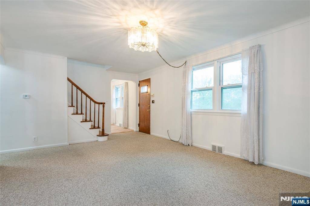 West Orange, NJ 07052,33 Lorelei RD