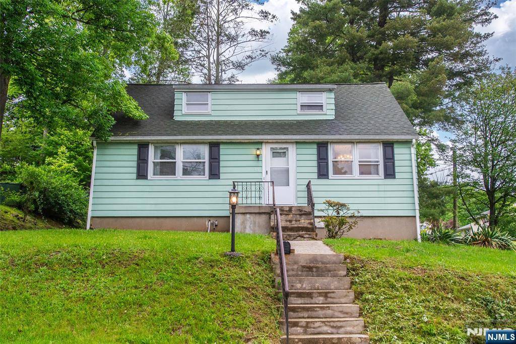 33 Lorelei RD, West Orange, NJ 07052