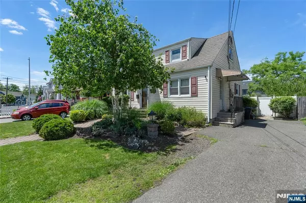 Totowa, NJ 07512,9 Knollwood RD