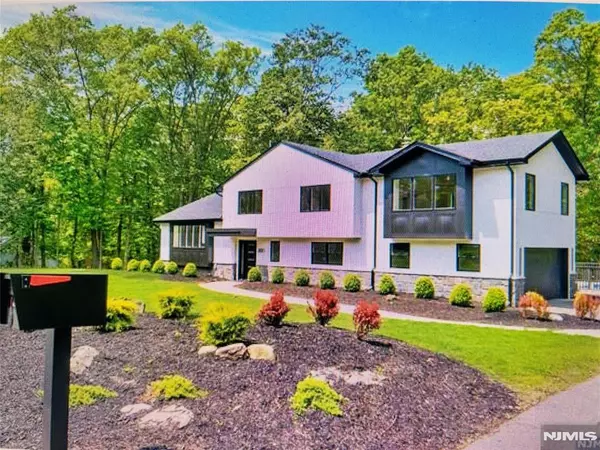 Franklin Lakes, NJ 07417,880 Briarwoods RD