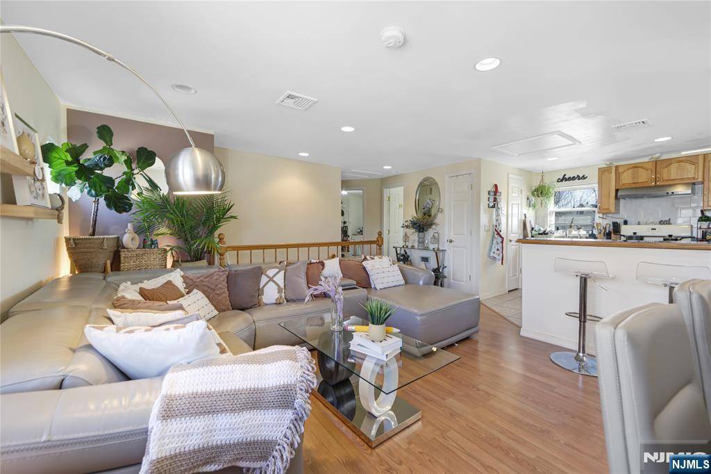 Elmwood Park, NJ 07407,36 Franklin ST #2