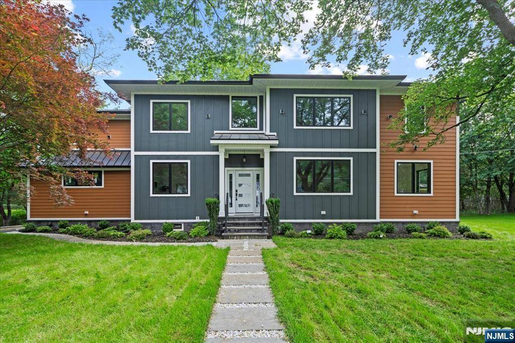 45 Riverview TER, Mahwah, NJ 07430