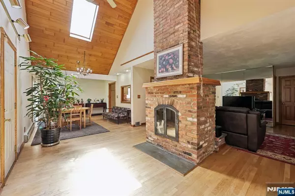 River Edge, NJ 07661,650 5th AVE