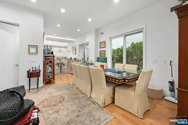 Edgewater, NJ 07020,712 Undercliff AVE