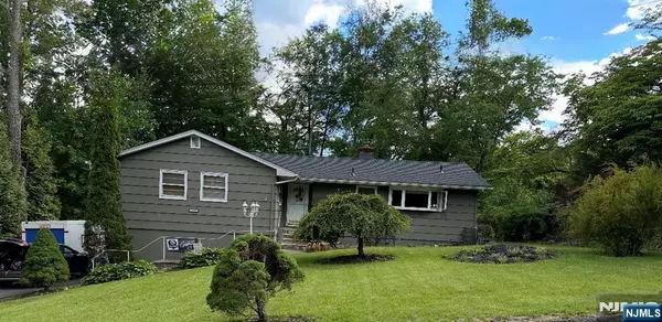 128 Up High Crest RD, West Milford, NJ 07480