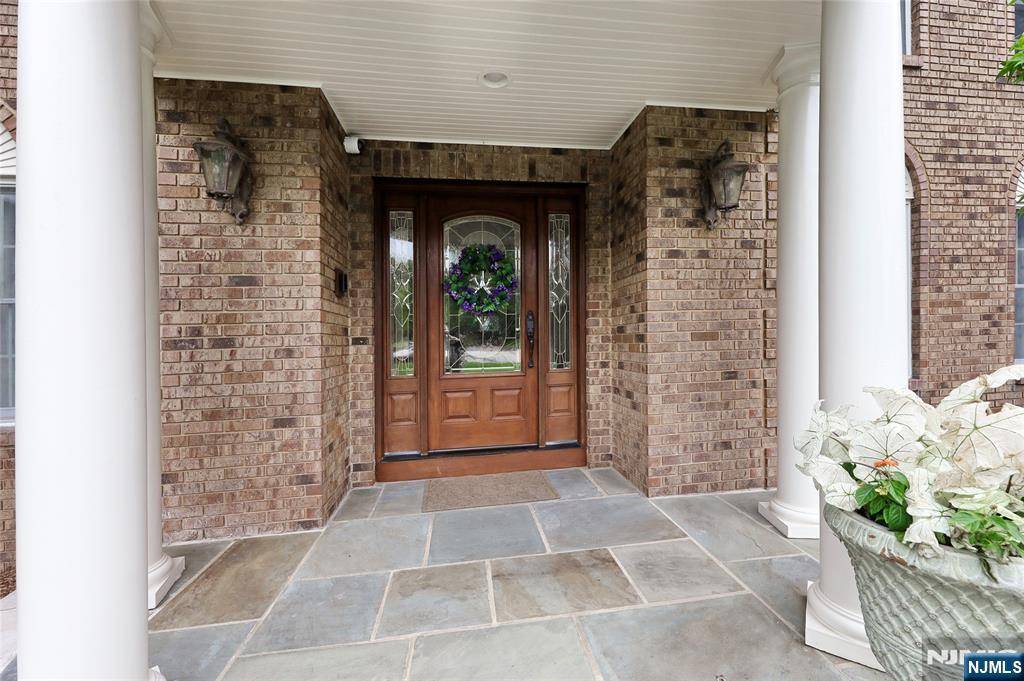 Franklin Lakes, NJ 07417,627 Kuliana CT