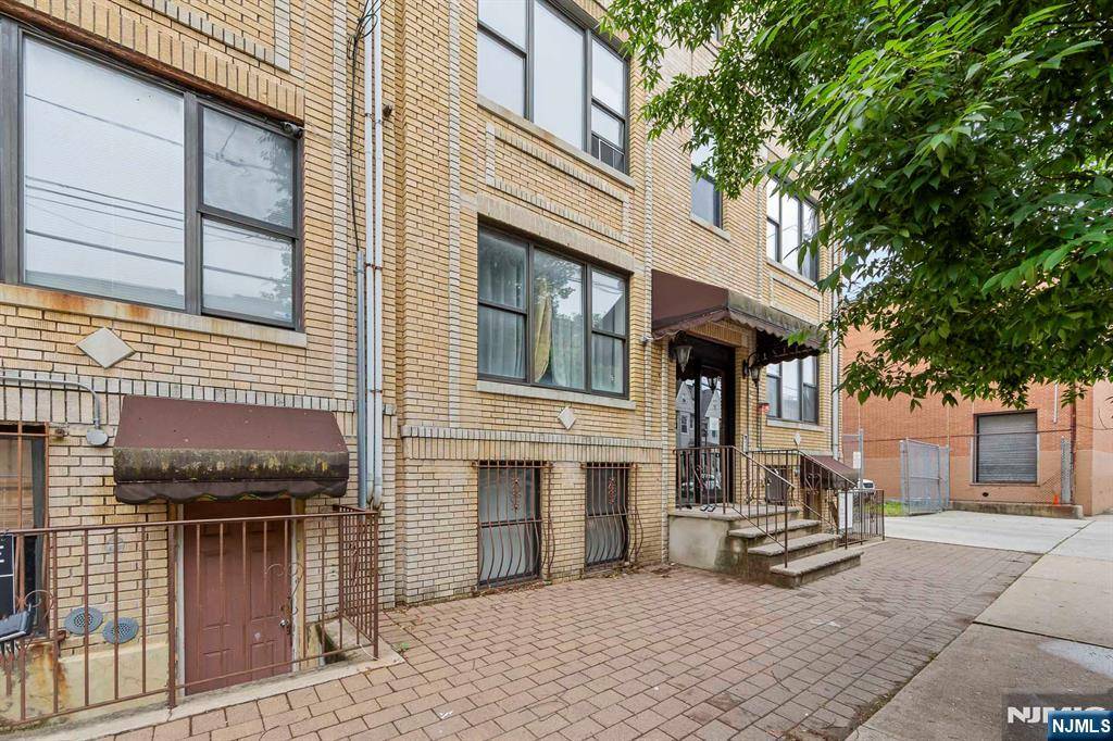 Jersey City, NJ 07304,79 Crescent AVE #1